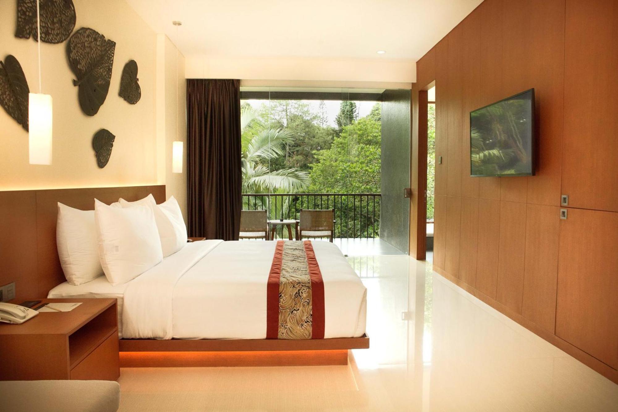 Sangria Resort And Spa Lembang Exterior photo